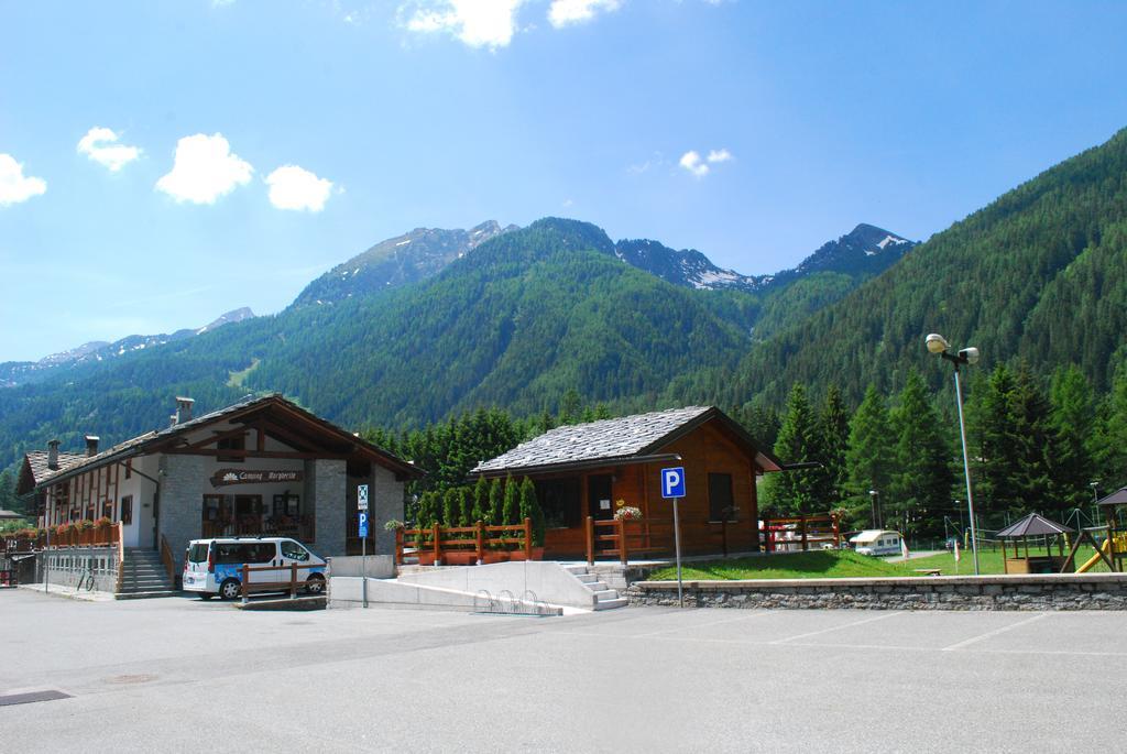 Margherita Camping & Resort Грессоне-Сен-Жан Екстер'єр фото